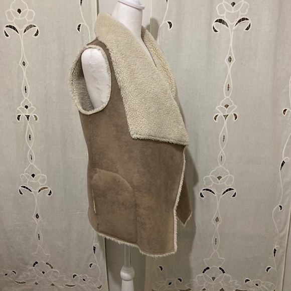 Velvet by Graham & Spencer Faux Fur Sherpa Open Front Vest with Pockets, Size S - Picture 2 of 8